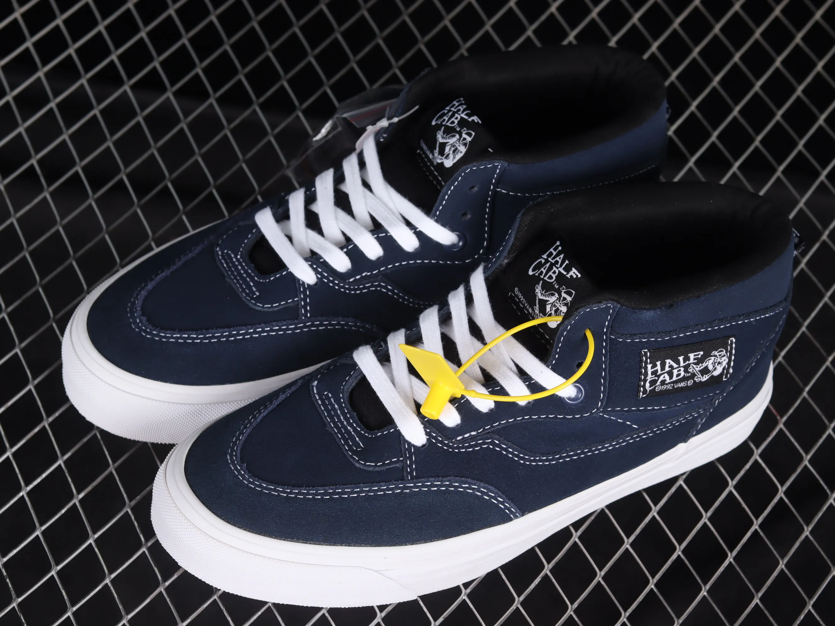 All categories Vans Vans series Vans Mid Vans Zhongbang Vans Half Cab Legend skater signature Zhongbang skateboard shoes VN0A5KYALKZ
